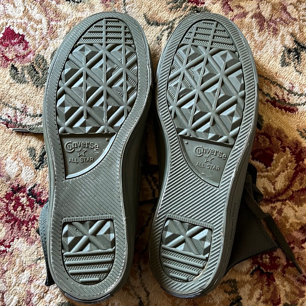 Converse- Size 9